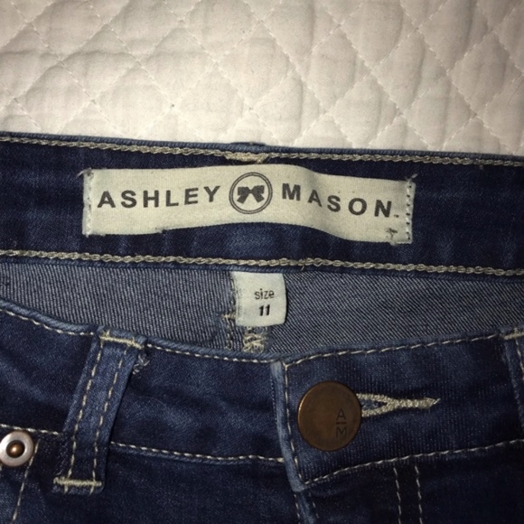 Ashley Mason Skinny Jeans - Picture 3 of 3